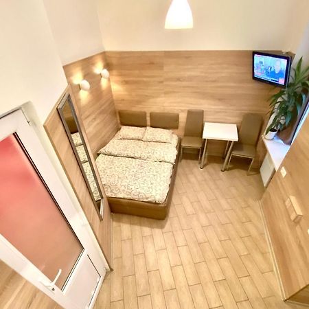 Невеликі апартаменти-смарт в центральній частині біля ТЦ Магнус Львів Екстер'єр фото